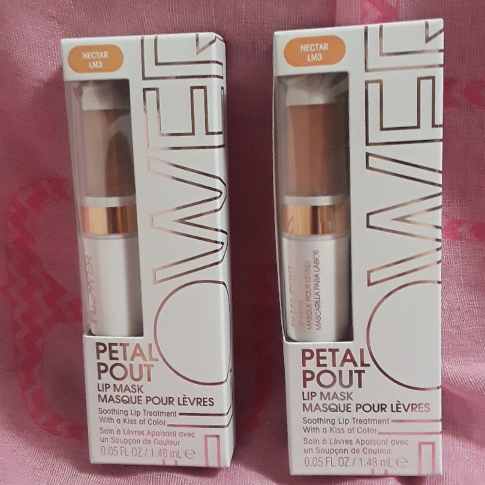 Flower Petal Pout Lip Mask